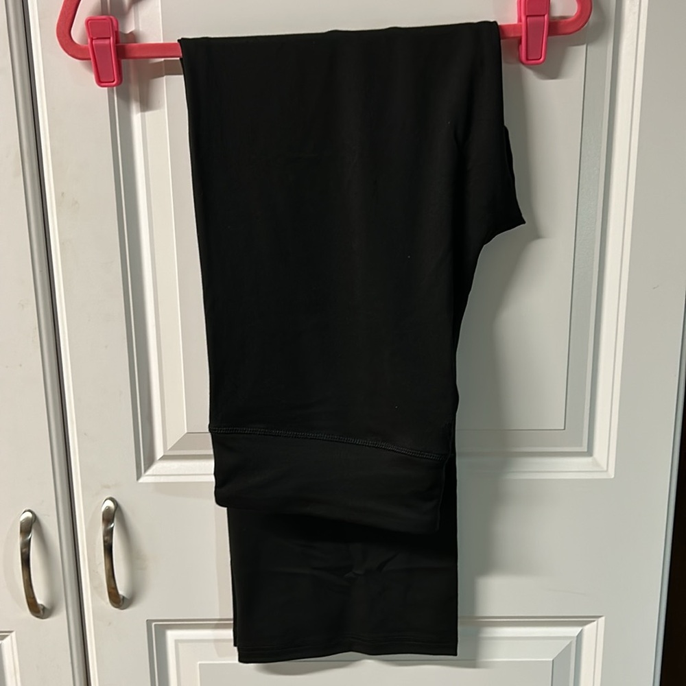 Hanes SPORT XL/TG/XG Black yoga pants.These are new, long, full leg not tapered